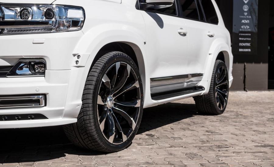 Детали экстерьера Toyota Land Cruiser 200 by Wald & RACE! 2018 года  (фото 3 из 21)